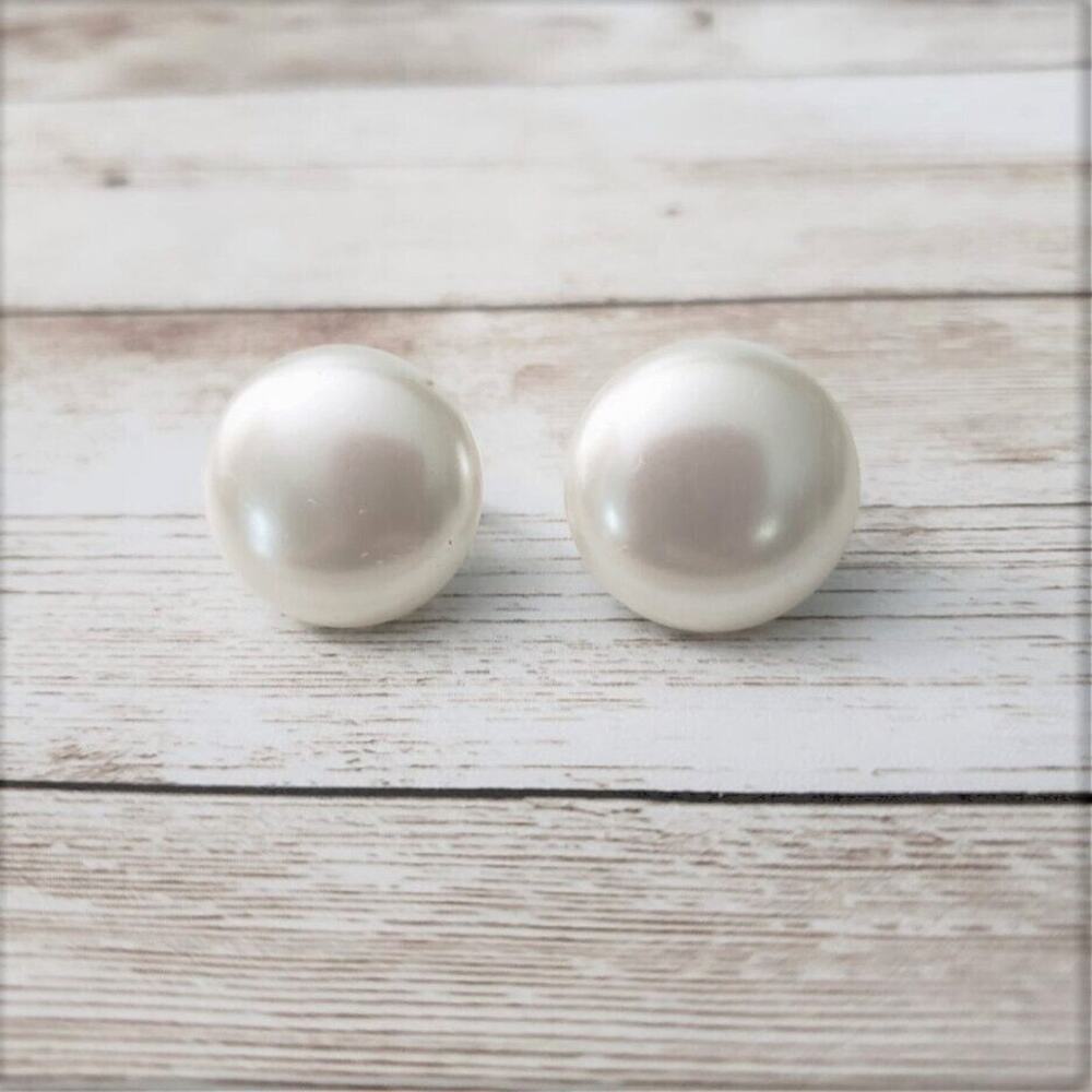 Vintage Sarah Coventry Clip On Earrings - Off White Pearlescent Circle